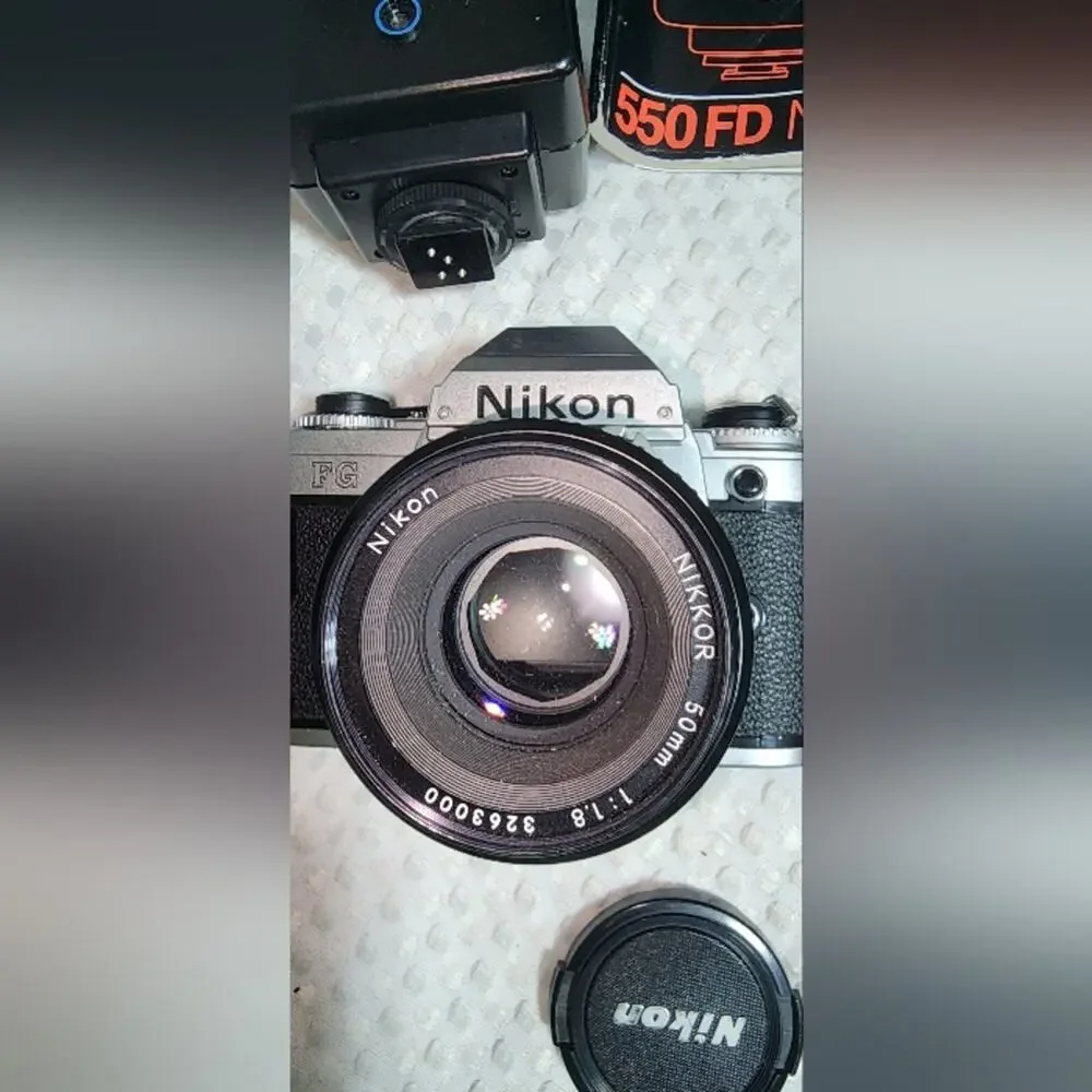 NIKON & VIVITAR EUC CAMERA FG NIKON LIGHT VIVITAR 52mm Zoom COMBO